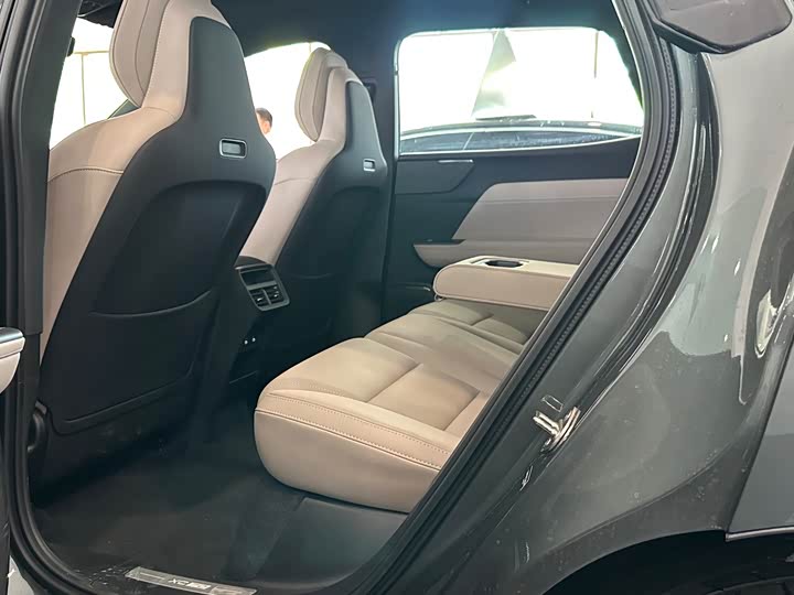 Volvo XC70 Hybrid 2026 4 WD Core — фото 11