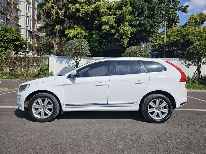Volvo XC60 2016 T 5 — фото 7