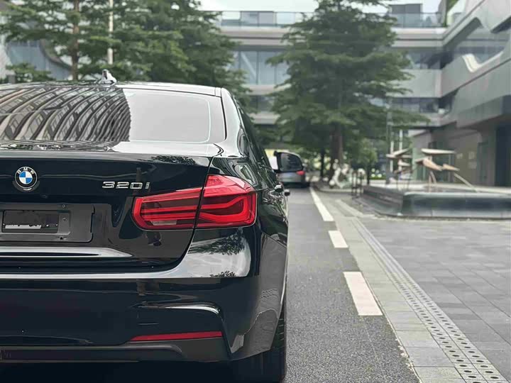 BMW 3-Series 2017 320i MSport — фото 12