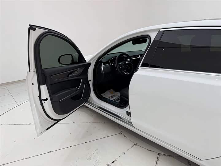 Jaguar XFL 2023 XFL 2.0 T P 200 2 WD — фото 13