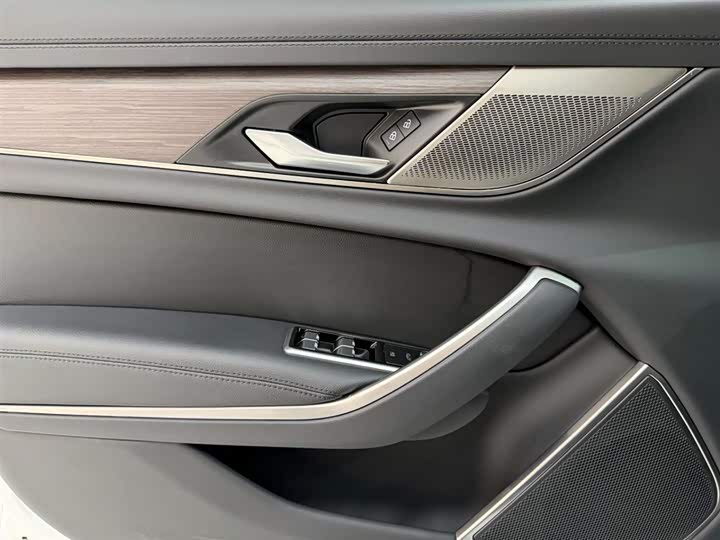 Jaguar XFL 2023 XFL 2.0 T P 200 2 WD — фото 21