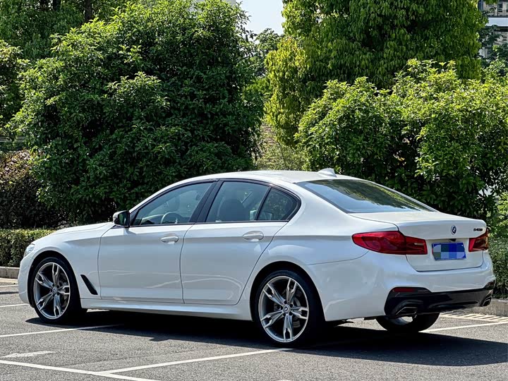 BMW 5-Series 2020 540i M — фото 8