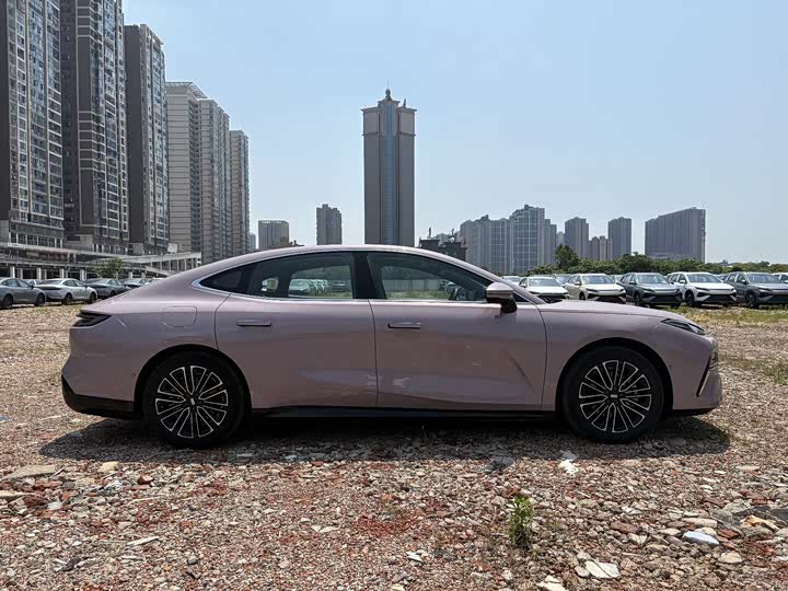 Geely Galaxy 8 2025 60km EM-i — фото 4