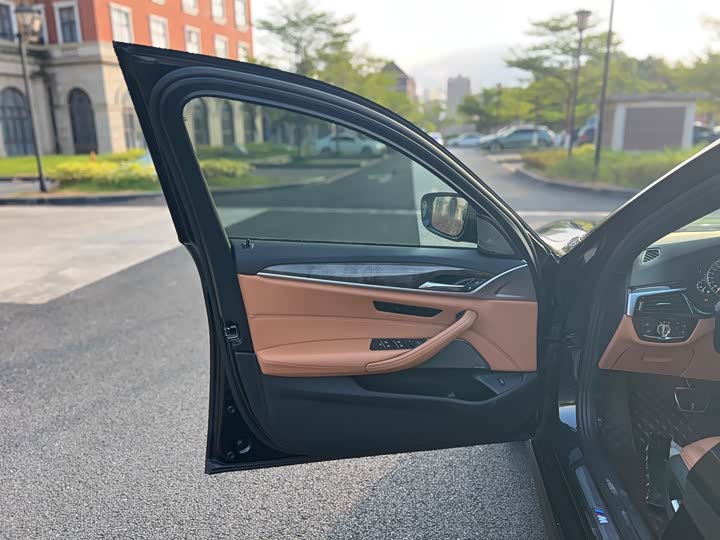 BMW 5-Series 2018 530 Li Leading M — фото 29