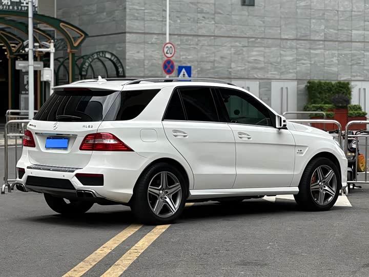 Mercedes-Benz M-Class 2015 AMG ML 63 — фото 20