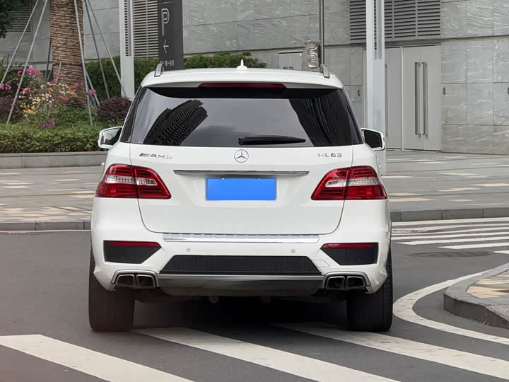 Mercedes-Benz M-Class 2014 AMG ML 63 — фото 3