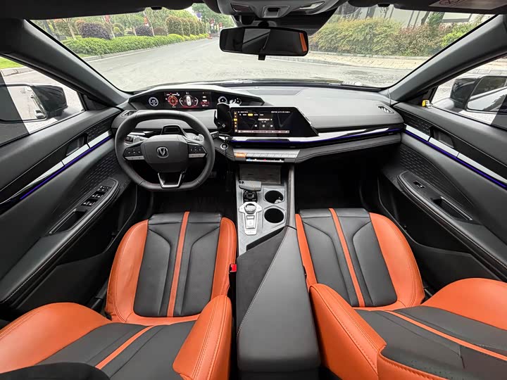 Changan UNI-V 2024 1.5 T Sport — фото 6