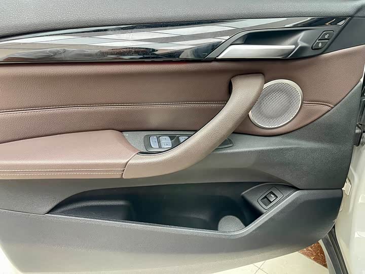 BMW X1 2021 s Drive 25 Li Leading — фото 6