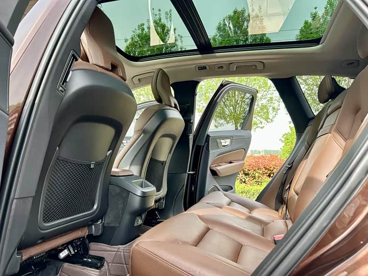 Volvo XC60 2019 T 5 4 WD VI — фото 10