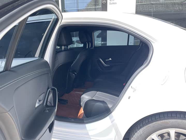 Mercedes-Benz A-Class 2023 A 200 L — фото 5