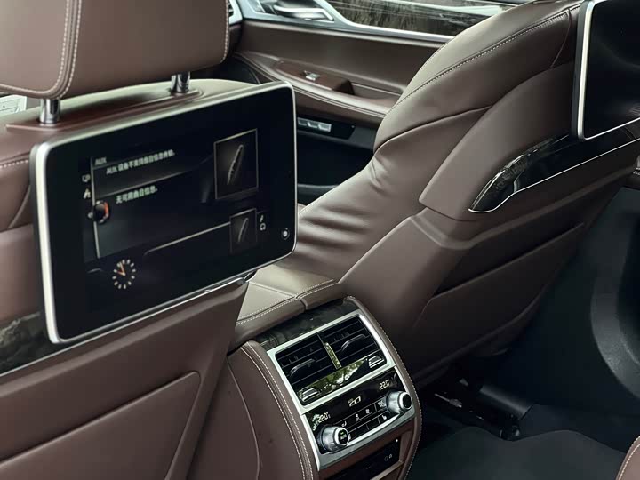 BMW 7-Series 2017 740 Li Leading — фото 17