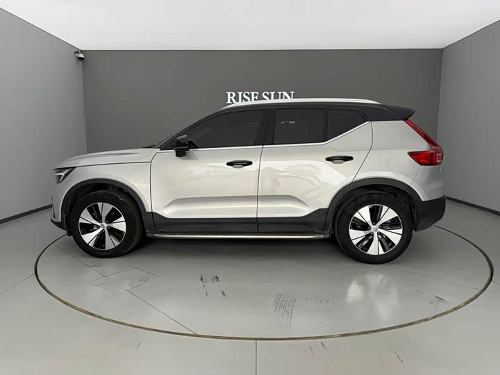 Volvo XC40 2023 B 3 — фото 4