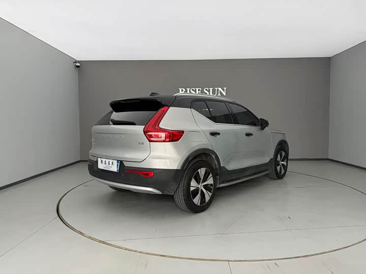 Volvo XC40 2023 B 3 — фото 10