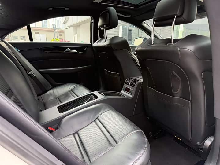 Mercedes-Benz CLS 2015 AMG CLS 63 4 MATIC — фото 18