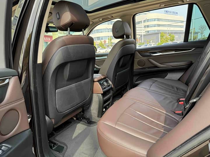 BMW X5 2017 x Drive 28i — фото 9