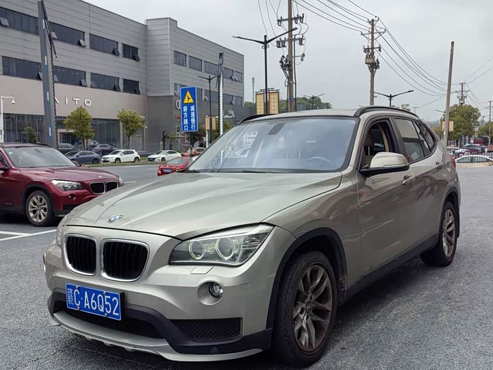 BMW X1 2014 s Drive 18i Leading — фото 1
