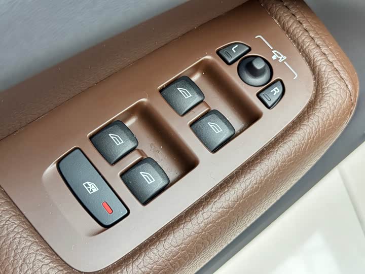 Volvo XC60 2022 B 5 4 WD — фото 12