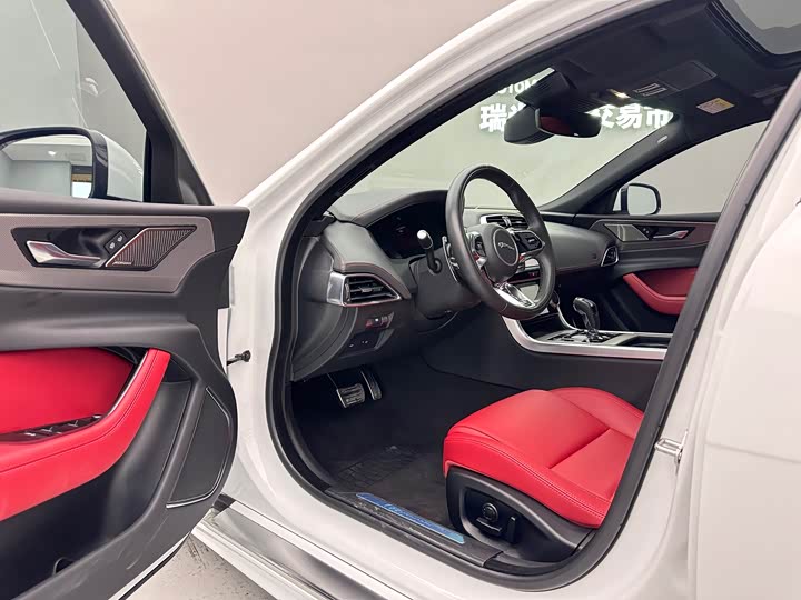Jaguar XEL 2024 2.0 T 250 PS R-DYNAMIC S — фото 4