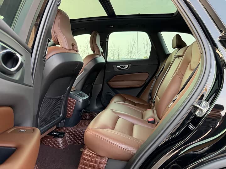 Volvo XC60 2024 B 5 4 WD — фото 9