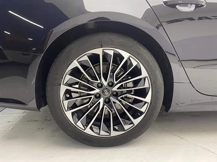 Audi A7L 2024 45 TFSI Luxury — фото 11