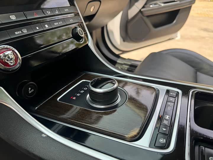 Jaguar XFL 2018 XFL 2.0 T 200 PS — фото 8