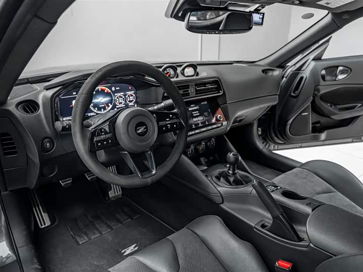 Nissan 400 Z 2023 3.0 T — фото 19