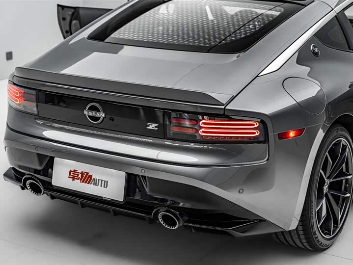 Nissan 400 Z 2023 3.0 T — фото 37