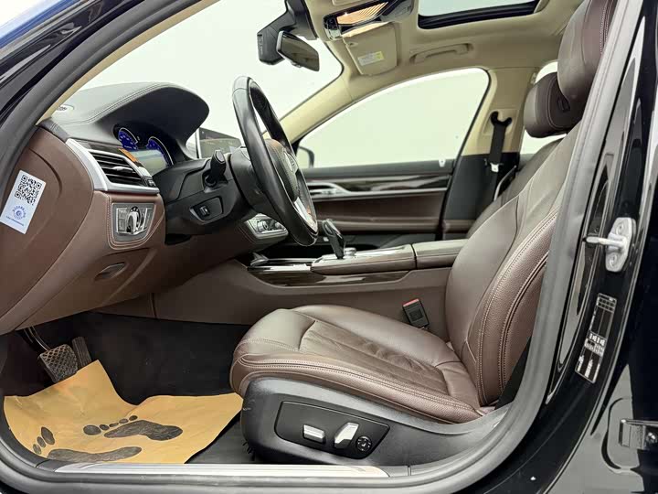 BMW 7-Series 2018 730 Li Leading — фото 16