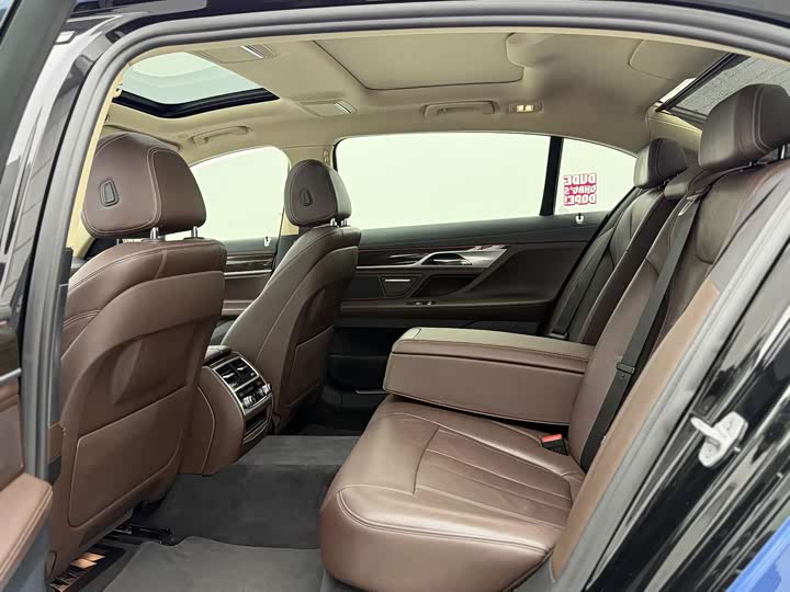 BMW 7-Series 2018 730 Li Leading — фото 18