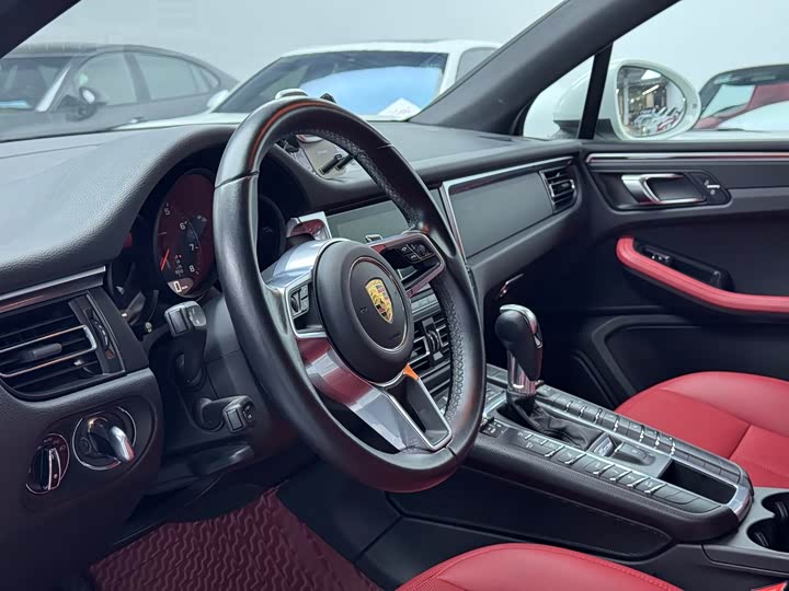Porsche Macan 2018 Macan 2.0 T — фото 7