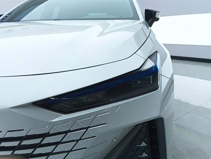 Changan UNI-V 2023 1.5 T — фото 5
