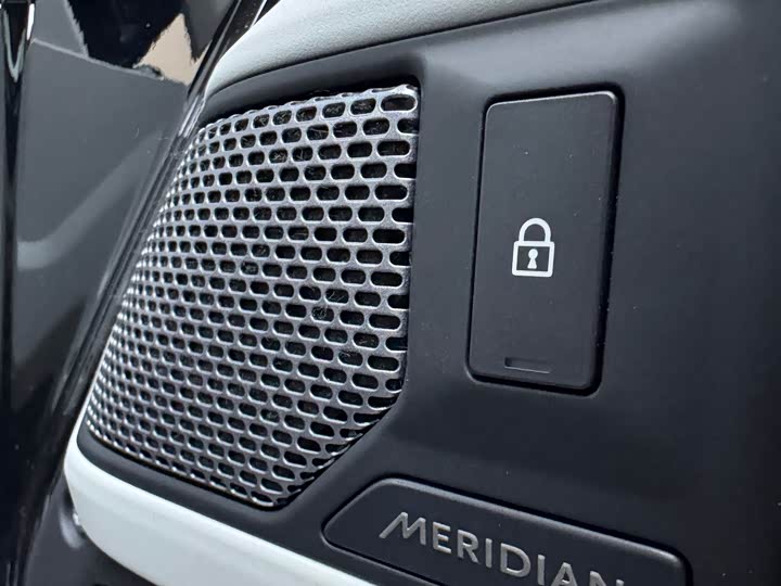 Land Rover Defender — фото 10