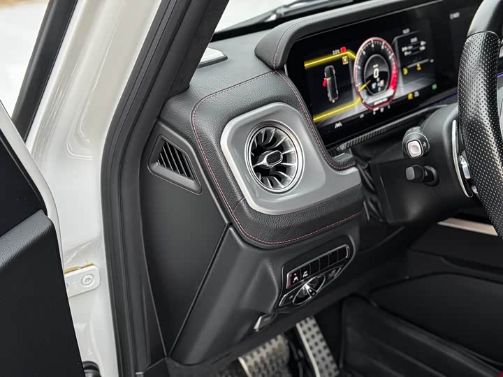 Mercedes-Benz G-Class 2022 AMG G 63 — фото 11