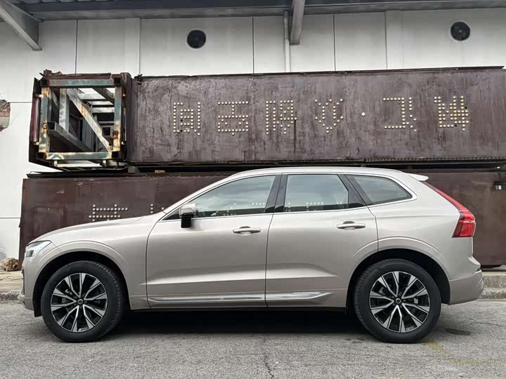 Volvo XC60 2025 B 5 4 WD — фото 7