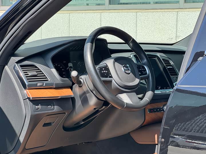 Volvo XC90 2022 B 5 — фото 13