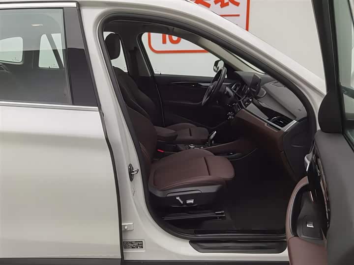 BMW X1 2022 s Drive 25 Li Leading — фото 23