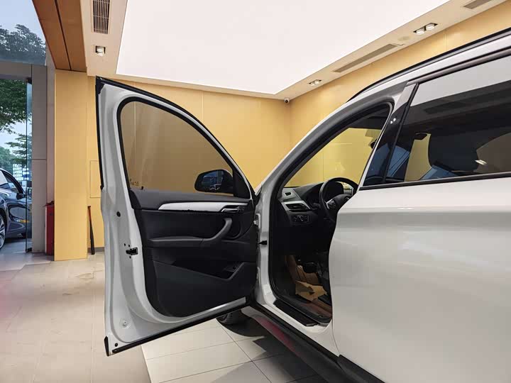 BMW X1 2016 s Drive 18 Li — фото 7