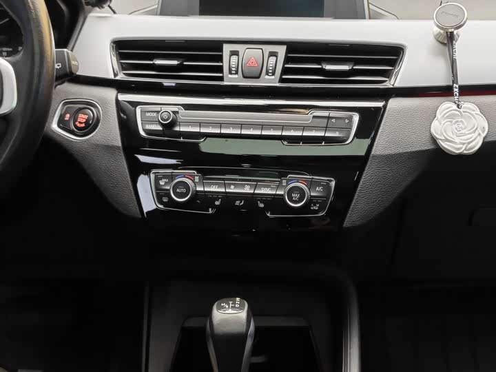BMW X1 2016 s Drive 18 Li — фото 19