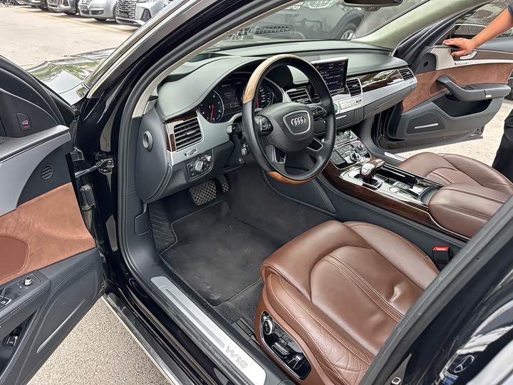 Audi A8 2014 A 8 L 6.3 FSI W 12 quattro Flagship — фото 7