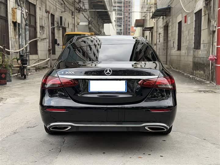 Mercedes-Benz E-Class 2016 E 200 L — фото 12