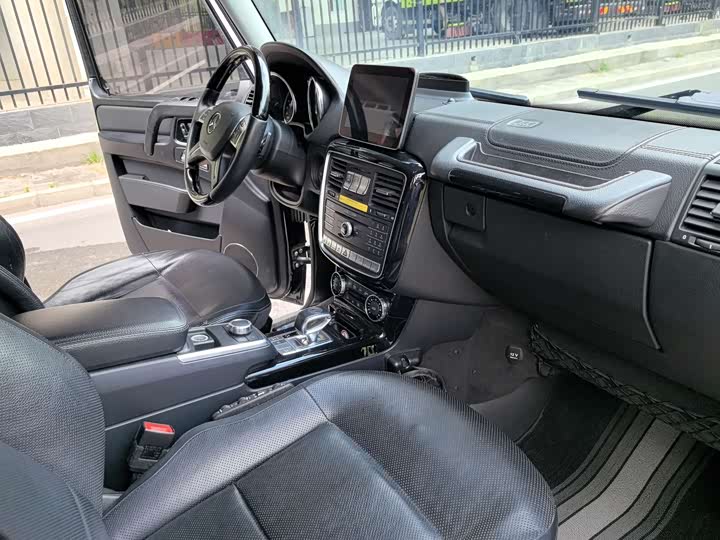 Mercedes-Benz G-Class 2018 G 550 — фото 16