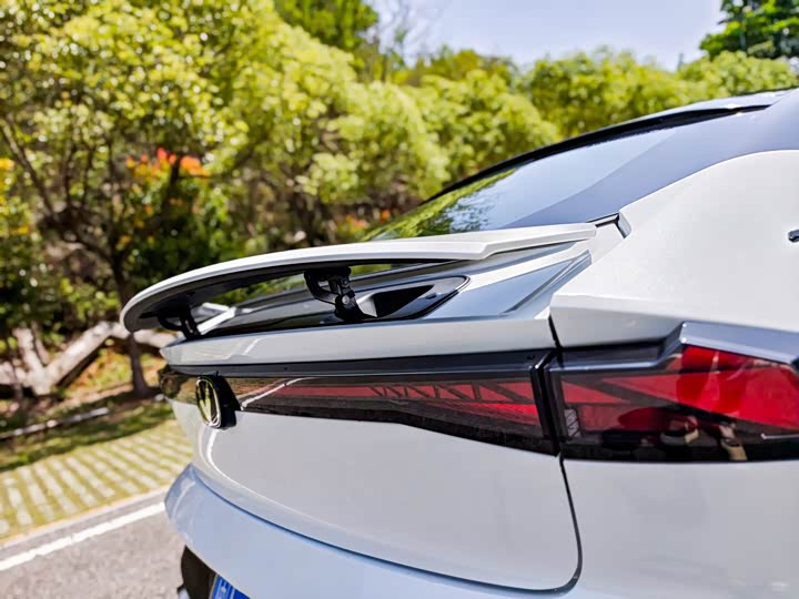 Changan UNI-V 2023 1.5 T Premium — фото 8
