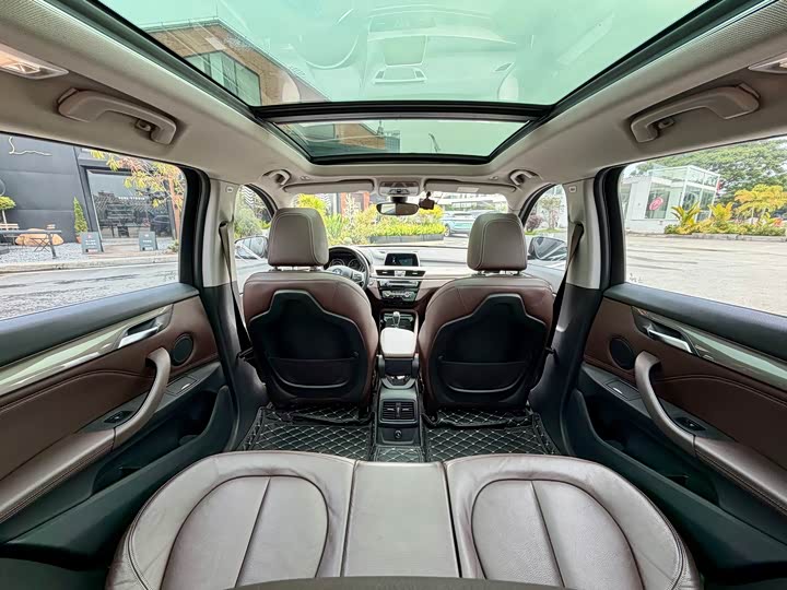 BMW X1 2018 x Drive 25 Le Luxury — фото 13