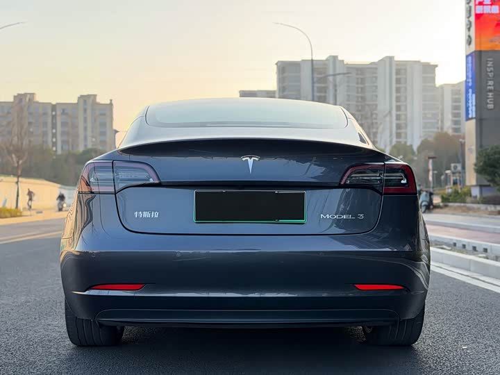 Tesla Model 2019 — фото 11