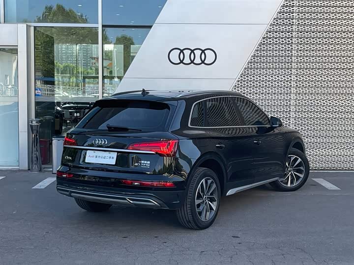 Audi Q5L 2022 40 T — фото 4