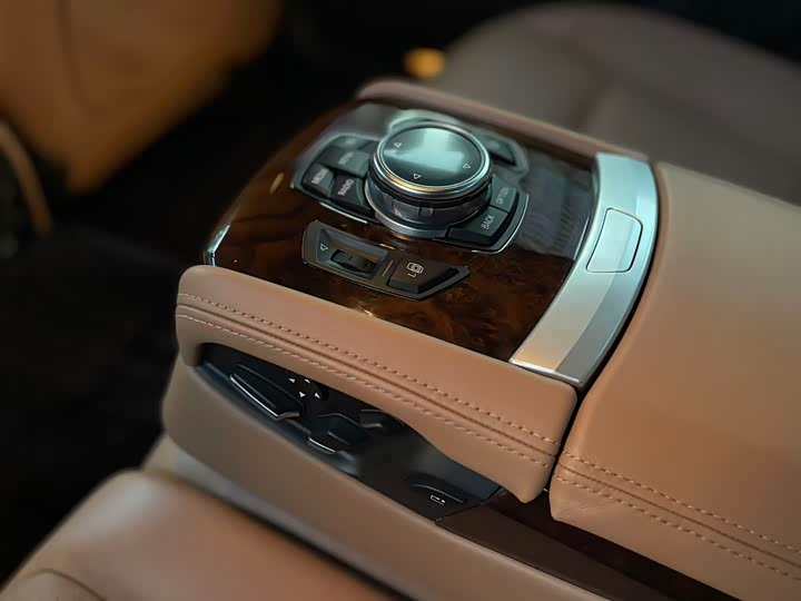 BMW 7-Series 2013 750 Li x Drive — фото 20