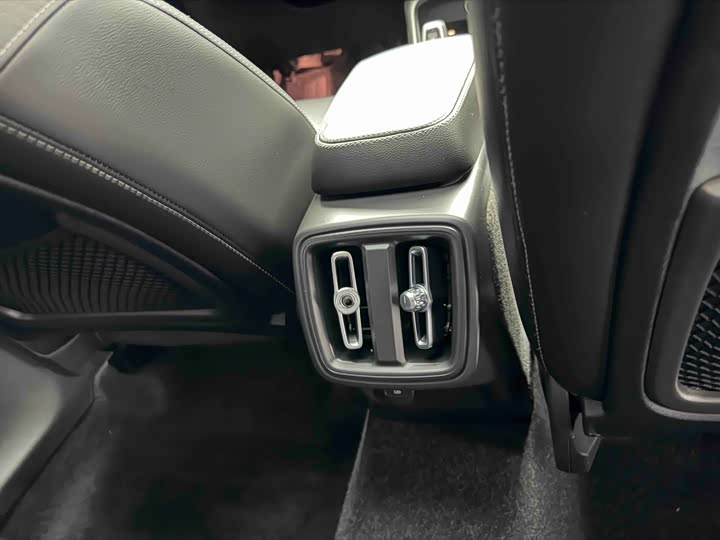 Volvo XC40 2022 T 4 WD — фото 2