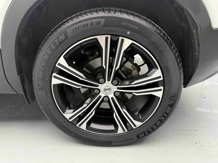 Volvo XC40 2022 T 4 WD — фото 14