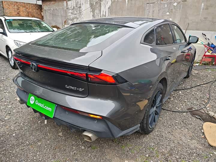 Changan UNI-V 2023 1.5 T Premium — фото 7