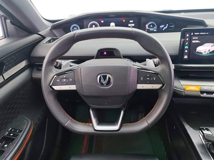 Changan UNI-V 2023 1.5 T Premium — фото 15